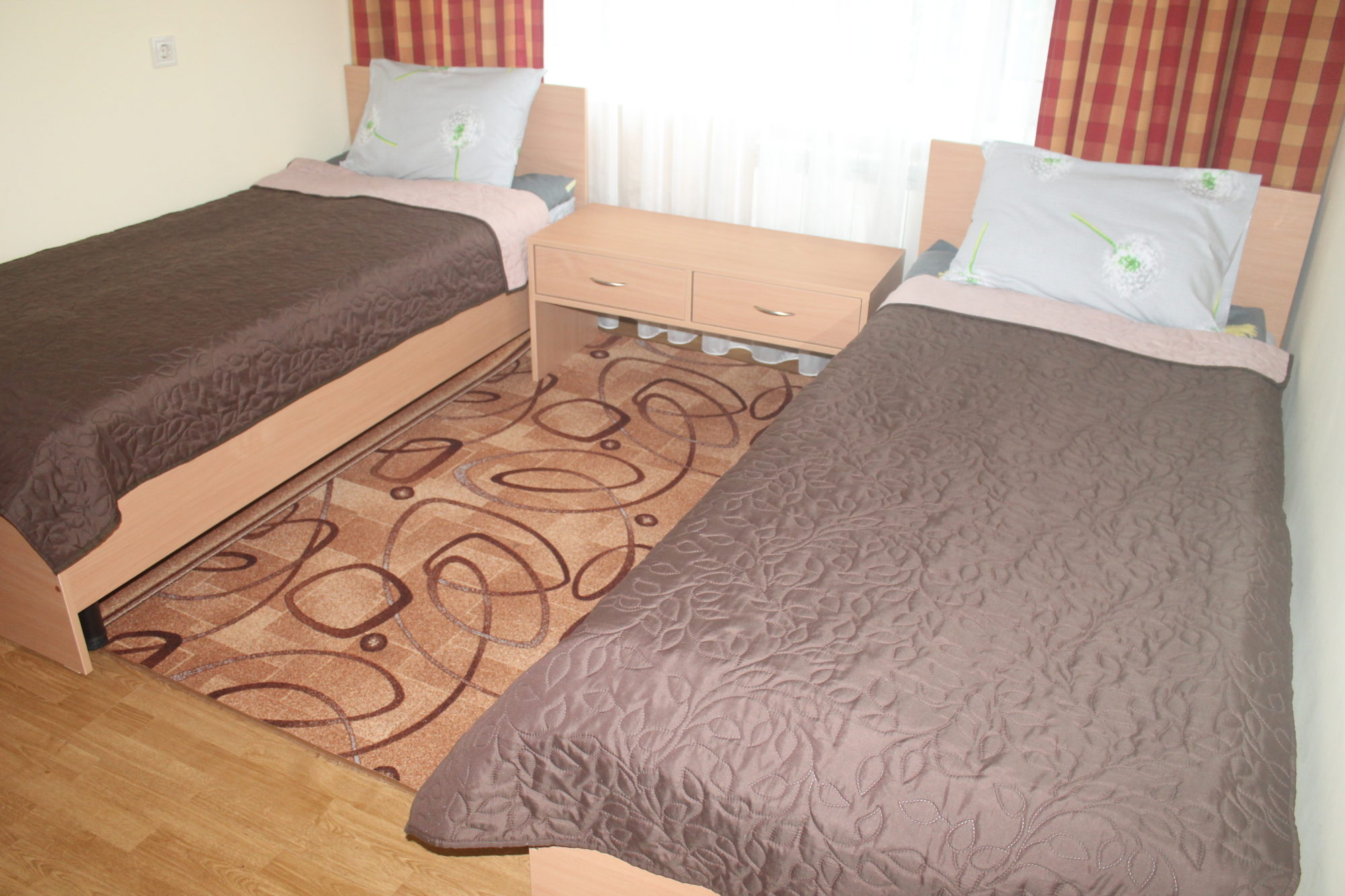 Double room (with shared bathroom and shower on the floor)